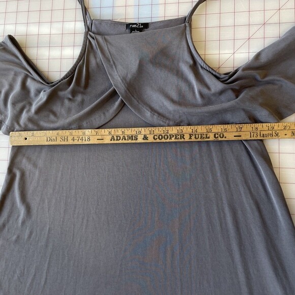 Rue 21‎ Shirt Womens Large Gray Cold Shoulder Short Sleeve Tunic Blouse - Picture 9 of 12